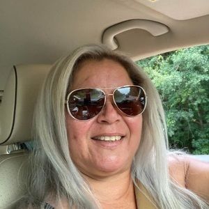 Meet your Posher, Janeth